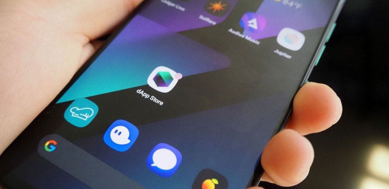 Sales of Solana Phone Surge as Traders Chase BONK Arbitrage