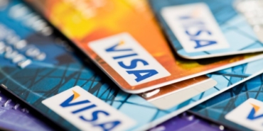 crypto-wallet-safepal-ventures-into-banking-with-new-usdc-visa-card-Swe9haMv.jpg