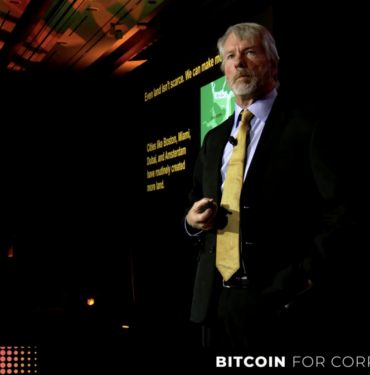 michael-saylor-delivers-bitcoin-masterclass-to-fortune-1000-companies-Y1zbz7EC.png