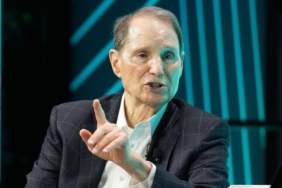 us-sen-wyden-house-right-to-pursue-crypto-bill-late-in-session-for-more-ZWpWMdMt.jpg