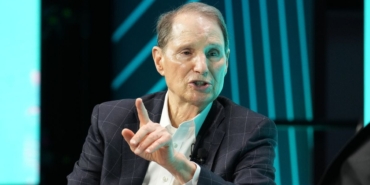 us-sen-wyden-house-right-to-pursue-crypto-bill-late-in-session-for-more-ZWpWMdMt.jpg