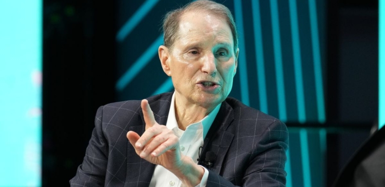 U.S. Sen. Wyden: House ‘Right’ to Pursue Crypto Bill, Late in Session for More Progress
